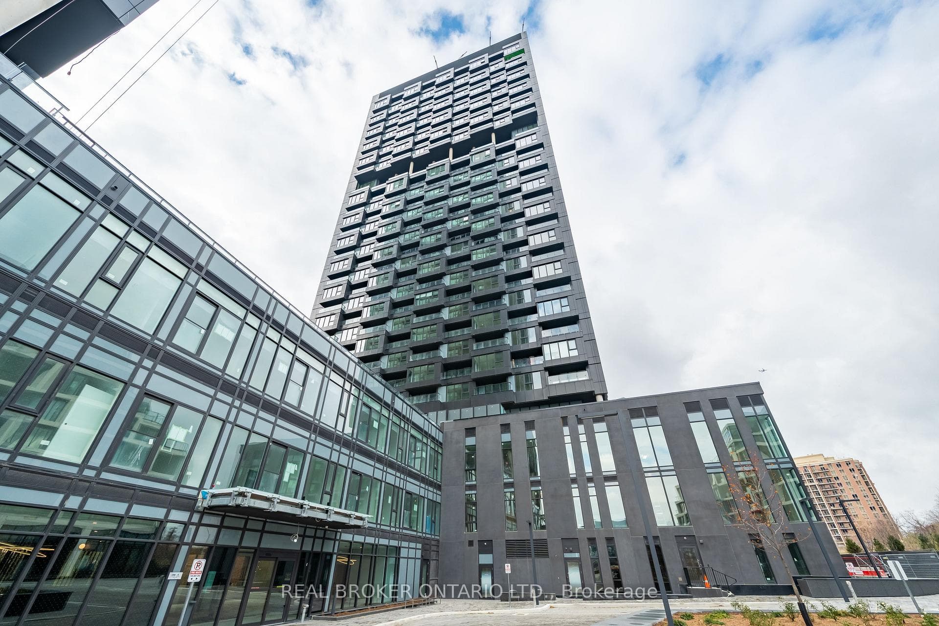 1 Quarrington Lane Unit 912, Don Mills / Parkwoods / Victoria Village, ON M3C 0S4 - Photo 1