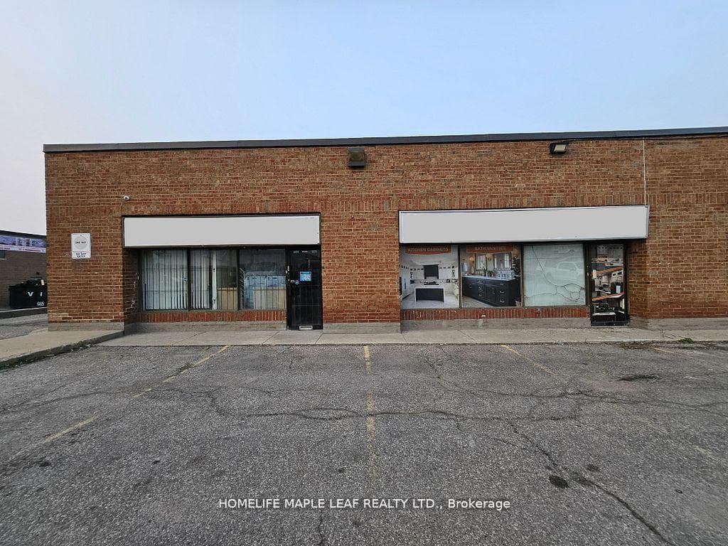 8 Strathern Avenue Unit 2, Brampton, ON L6T 4V4 - Photo 1