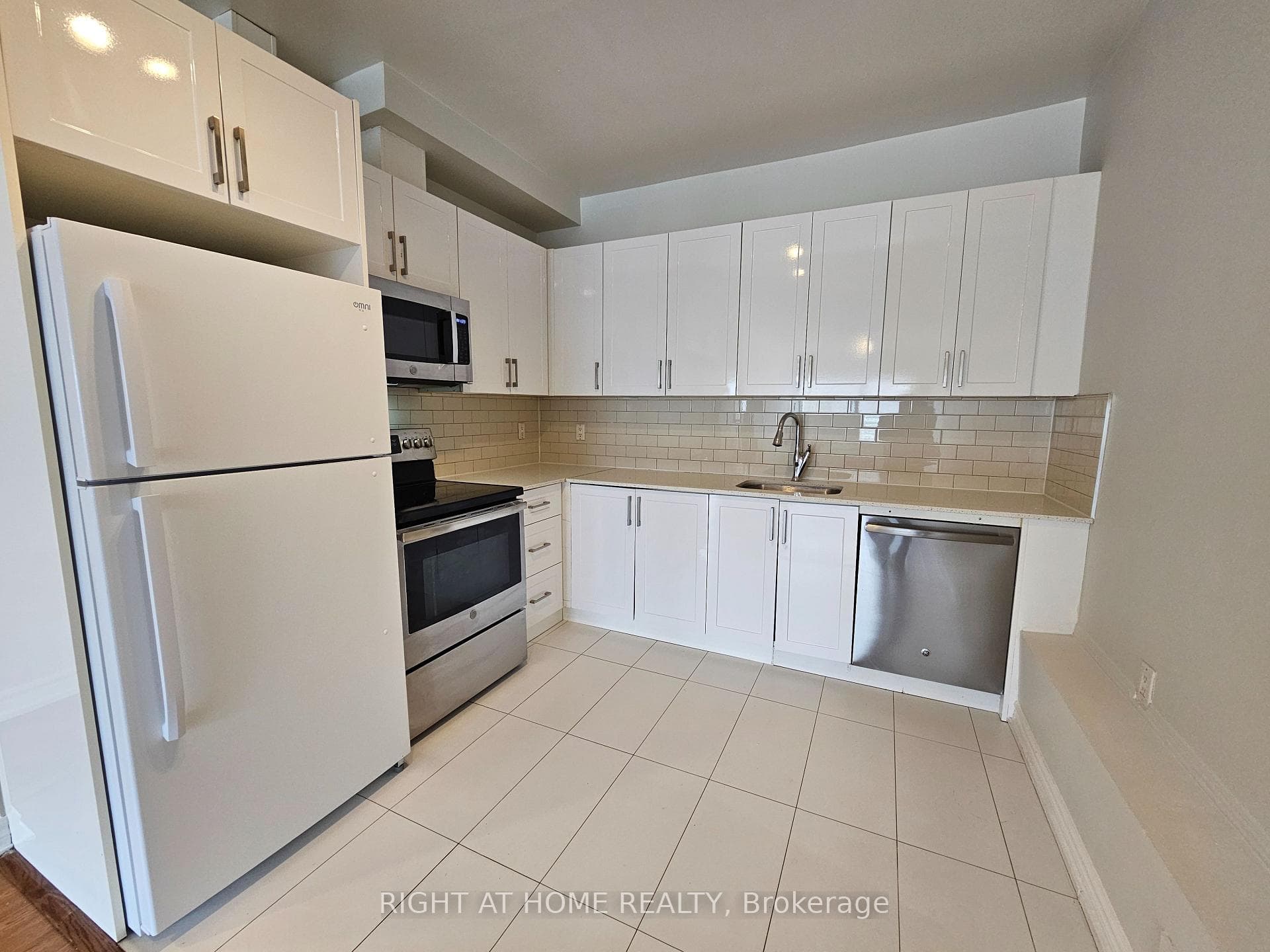 1801 Eglinton Avenue Unit 201, Forest Hill / Deer Park, ON M6E 2H8 - Photo 1