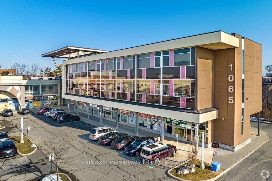 1065 Canadian Place Unit 111, Mississauga, ON L4W 0C2 - Photo 1