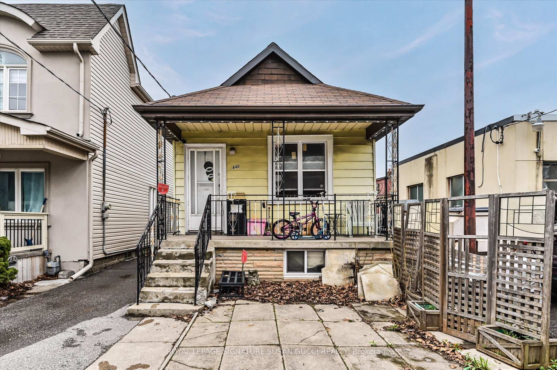 840 Sammon Avenue, Toronto E03
