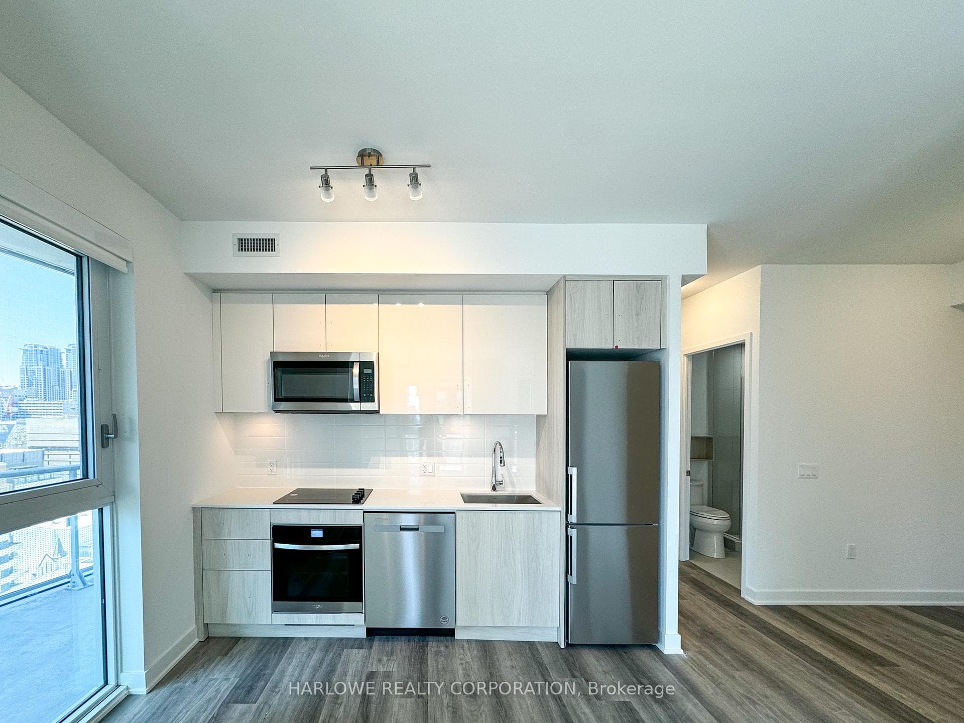 100 Dalhousie Street Unit 2010, Toronto C08