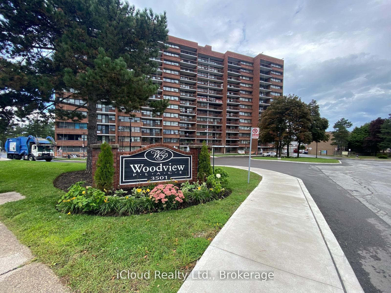 3501 Glen Erin Drive Unit 606, Mississauga, ON L5L 2E9 - Photo 1