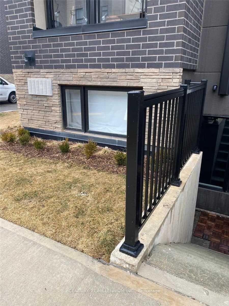 1131 Cooke Boulevard Unit 701, Burlington, ON L7T 0C3 - Photo 1