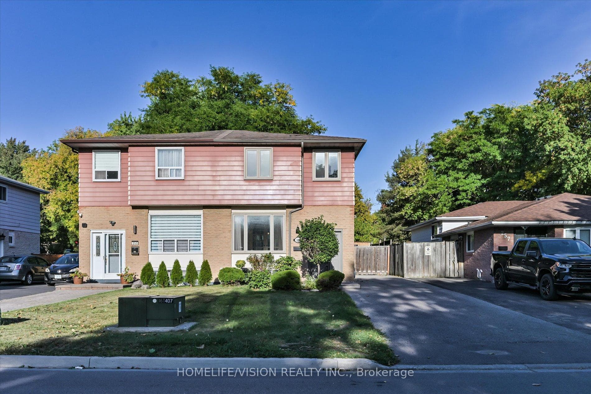 255 Cedar Avenue, Richmond Hill, ON L4C 2B3 - Photo 1