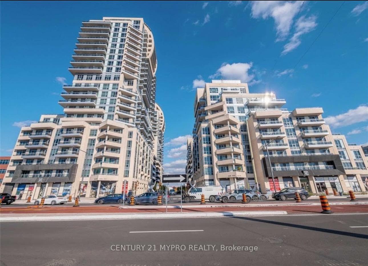9205 Yonge Street Unit 704, Richmond Hill, ON L4C 1V5 - Photo 1