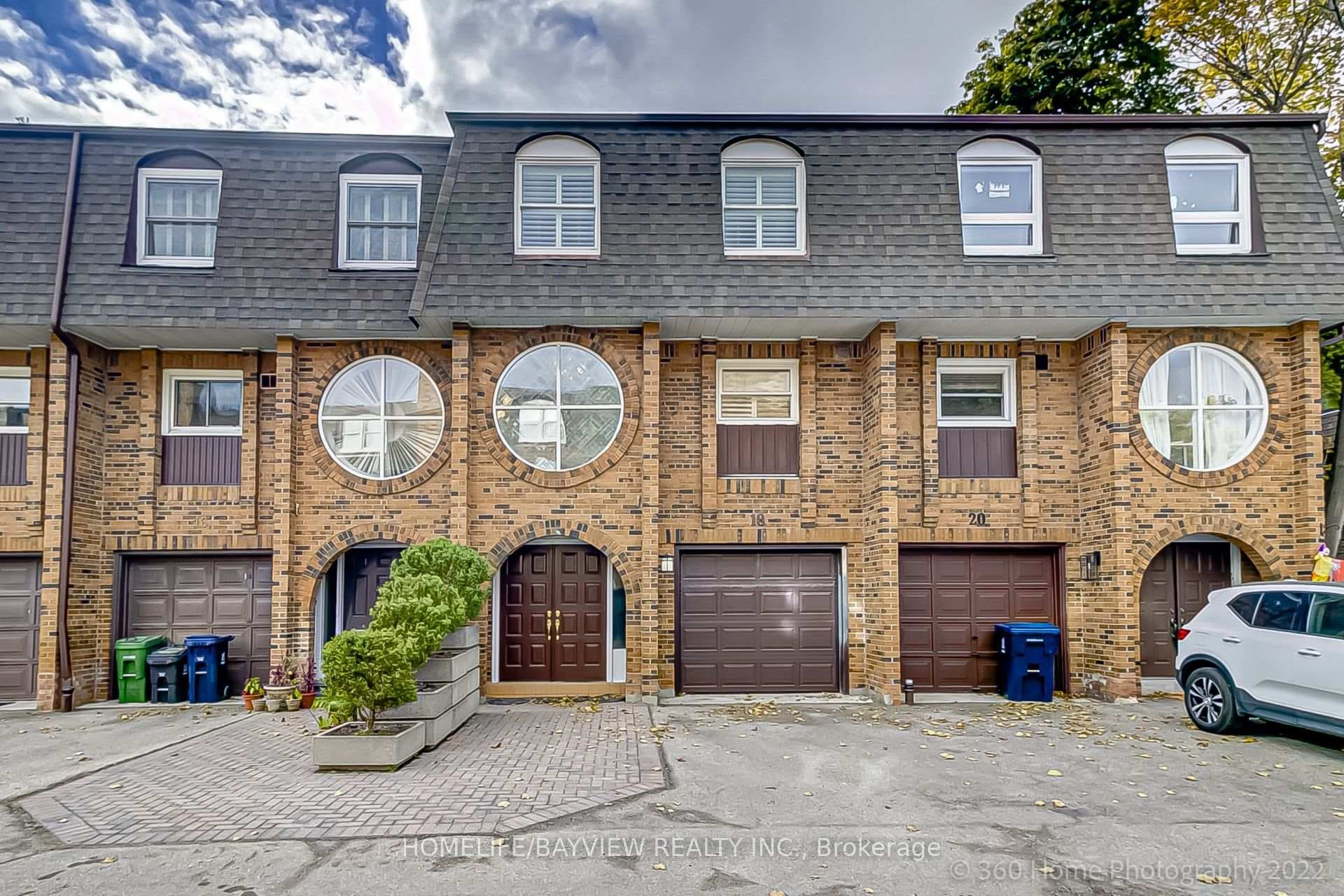 18 Oaken Gate Way Unit 18, Bridle Path / York Mills / Hoggs Hollow, ON M2P 2A1 - Photo 1