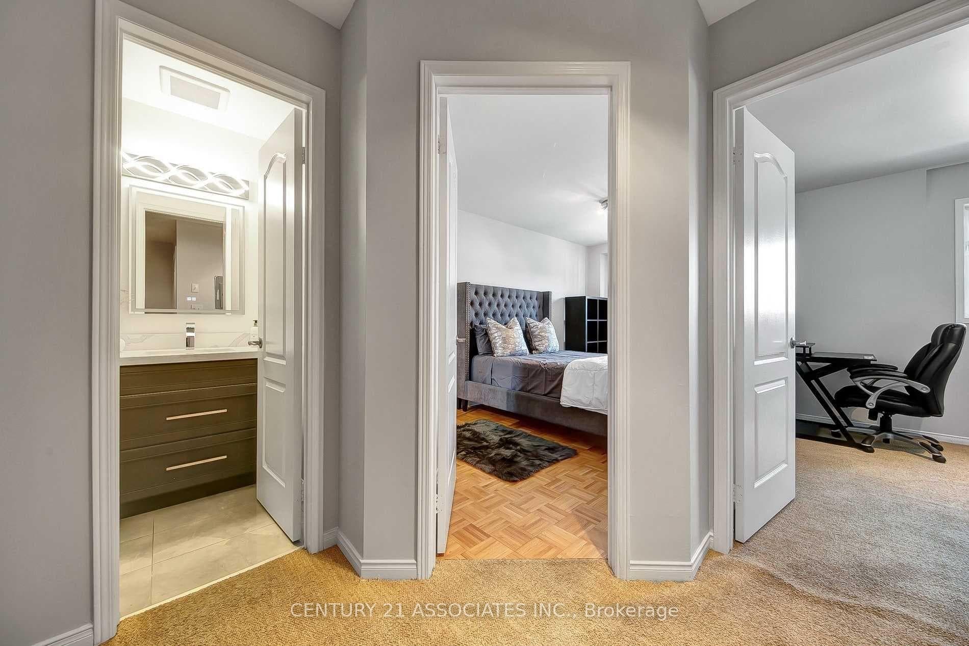 615 Shoreline Drive Unit 12, Mississauga, ON L5B 4K4 - Photo 1