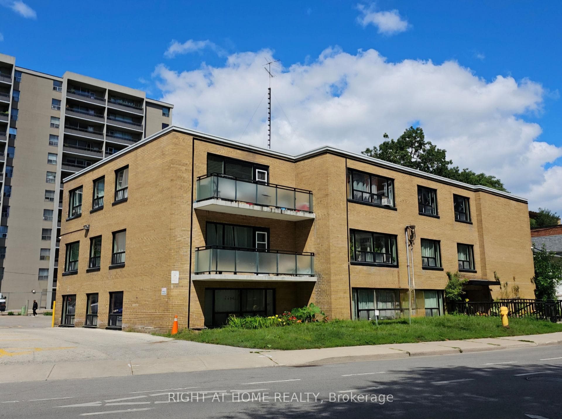 20 Cosburn Avenue Unit 207, Danforth / East York, ON M4K 2E7 - Photo 1