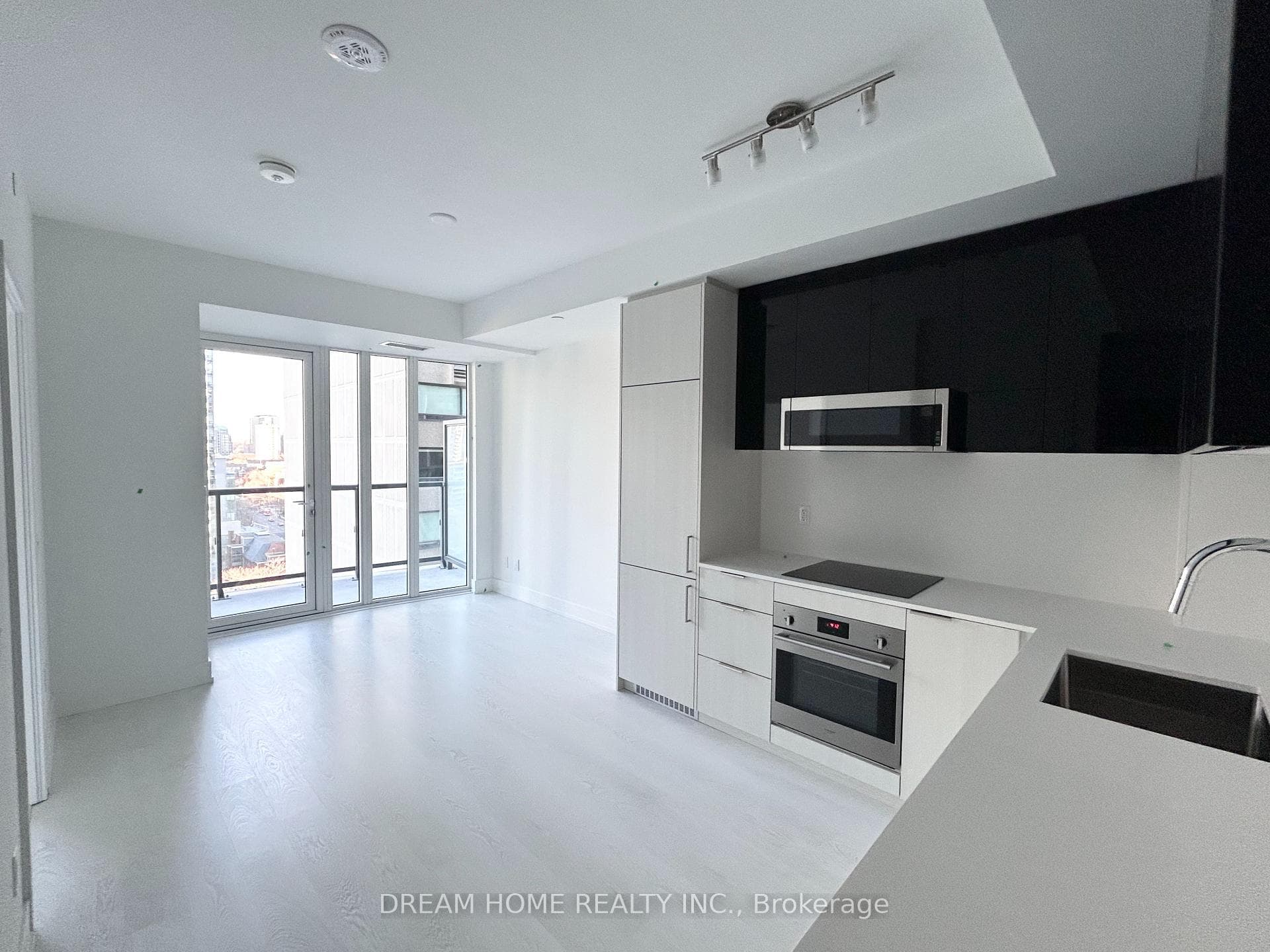 308 Jarvis Street Unit 1507, Regent Park / Cabbagetown / St. James Town, ON M5B 0E3 - Photo 1