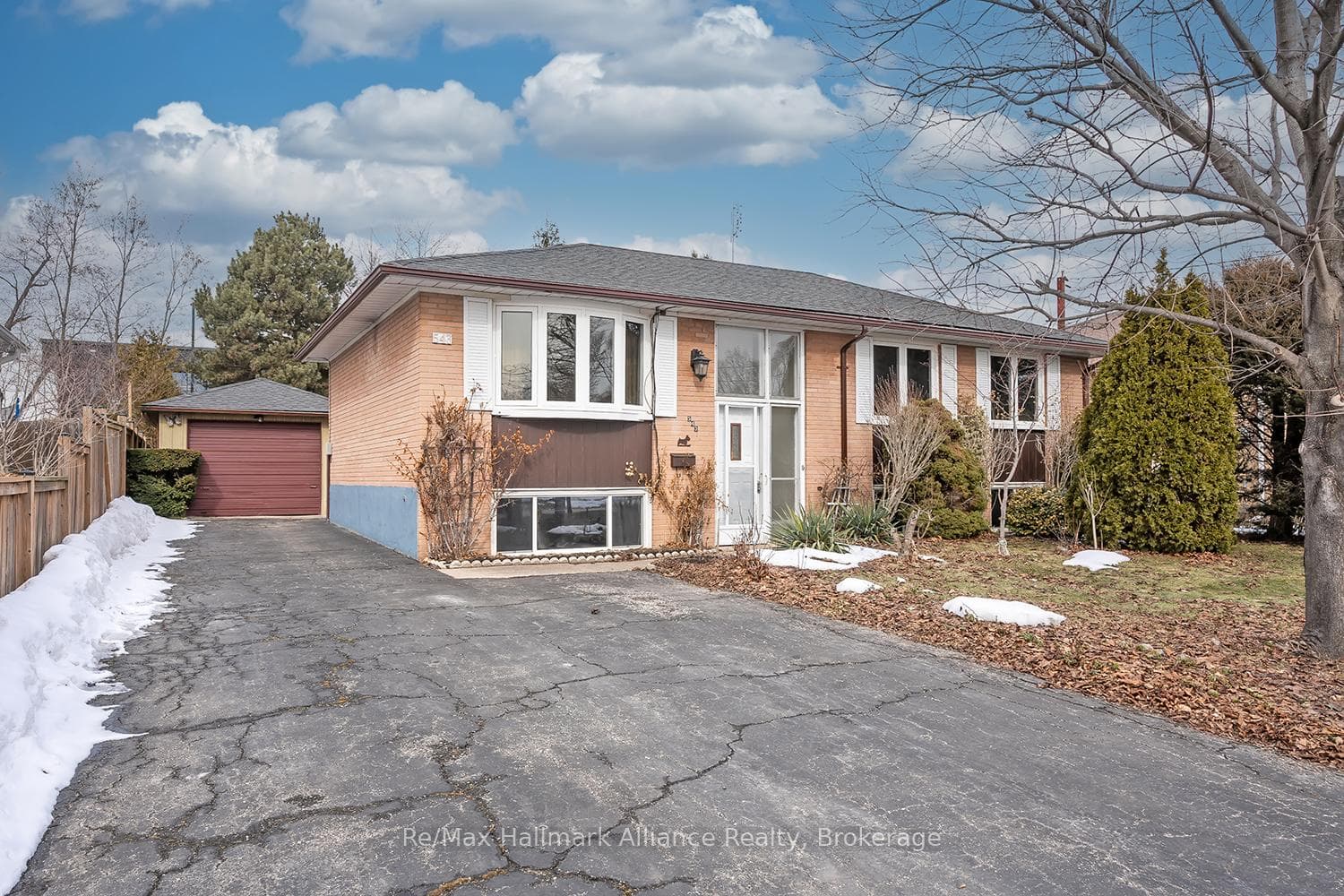 543 Pinegrove Road, Oakville, ON L6K 2C2 - Photo 1