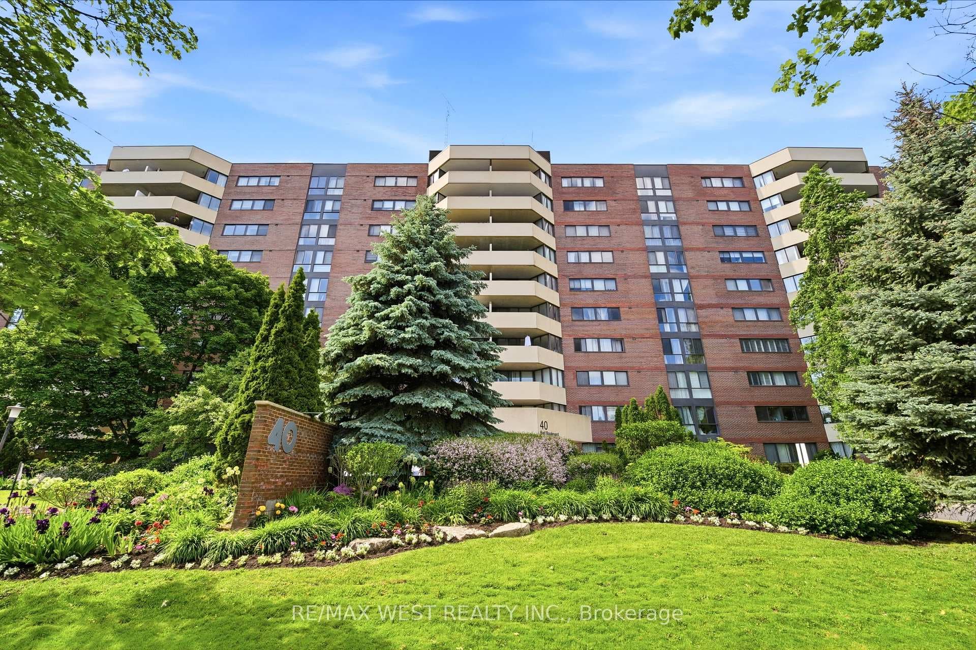 40 Baif Boulevard Unit 311, Richmond Hill, ON L4C 5M9 - Photo 1