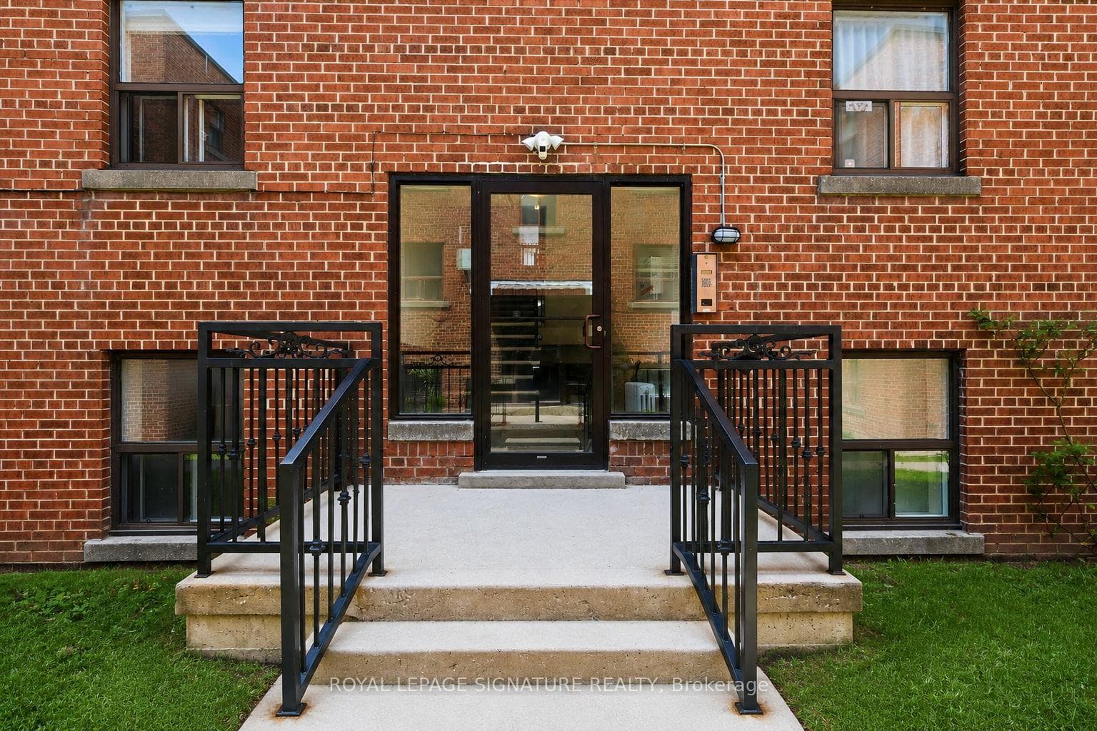 1000 O'Connor Drive Unit 201, Danforth / East York, ON M4B 2T3 - Photo 1