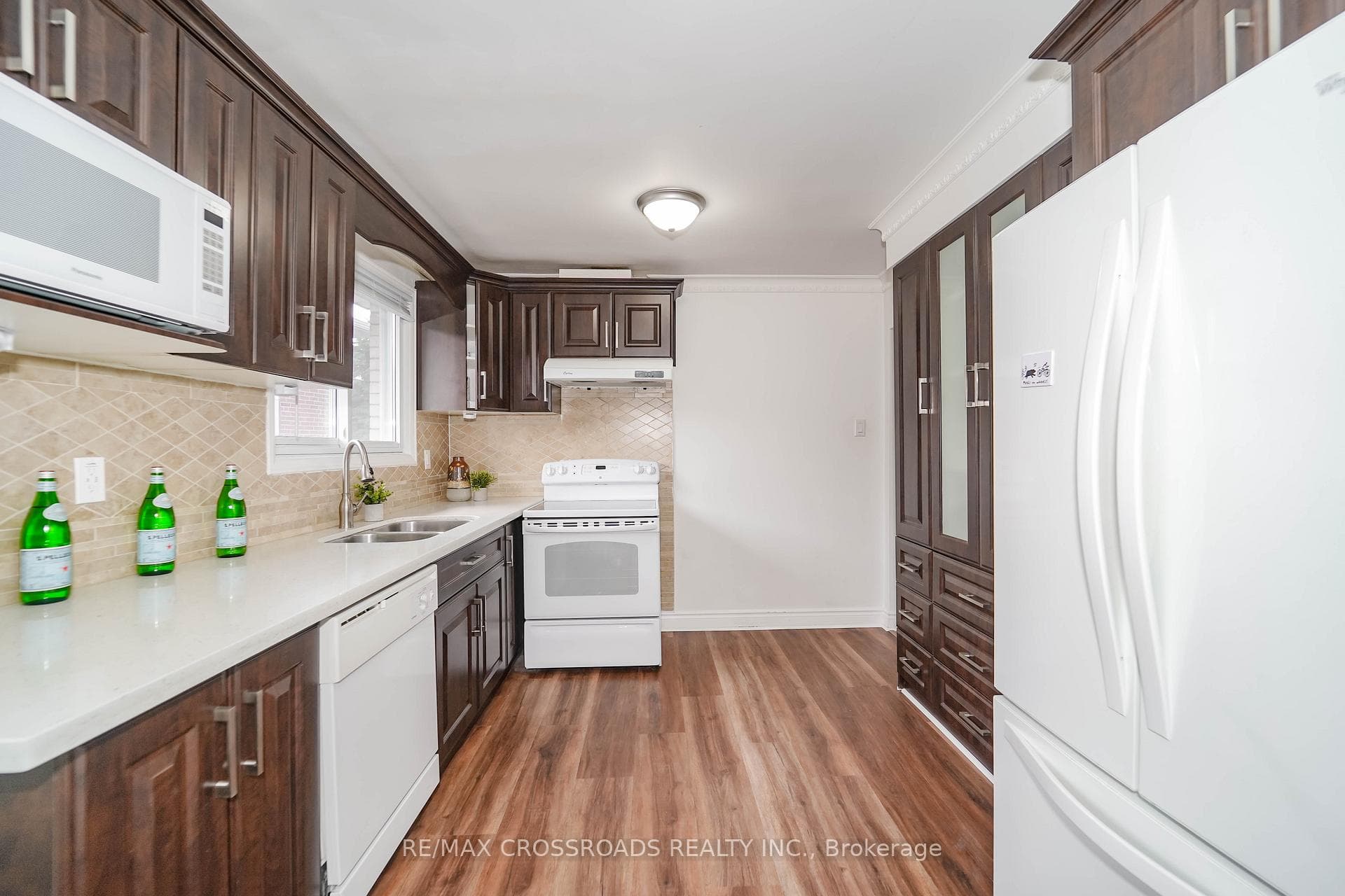 8 Topaz Gate, Hillcrest Village / Bayview Village, ON M2M 2Z7 - Photo 1