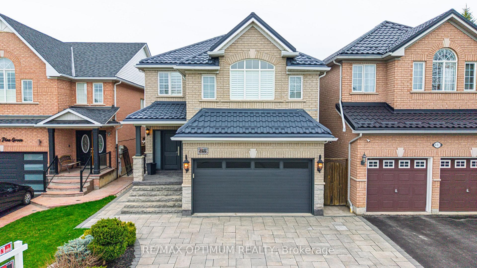 855 Knotty Pine Grove, Mississauga, ON L5W 1K2 - Photo 1