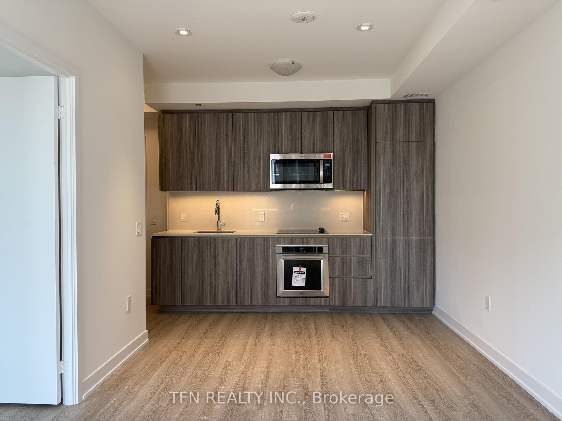 15 Richardson Street Unit 922, Toronto C08