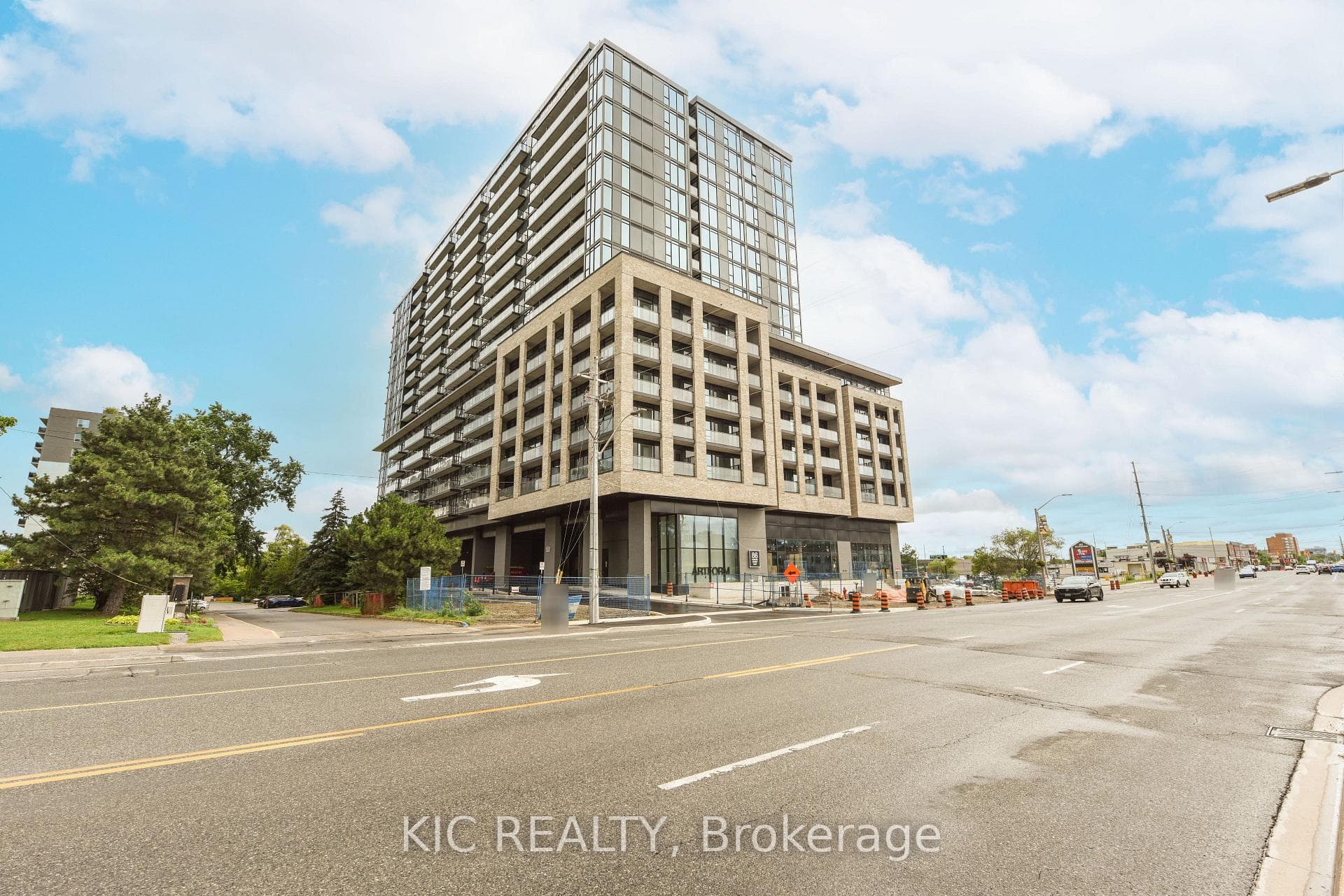 86 Dundas St. Street Unit 323, Mississauga, ON L5A 0B1 - Photo 1