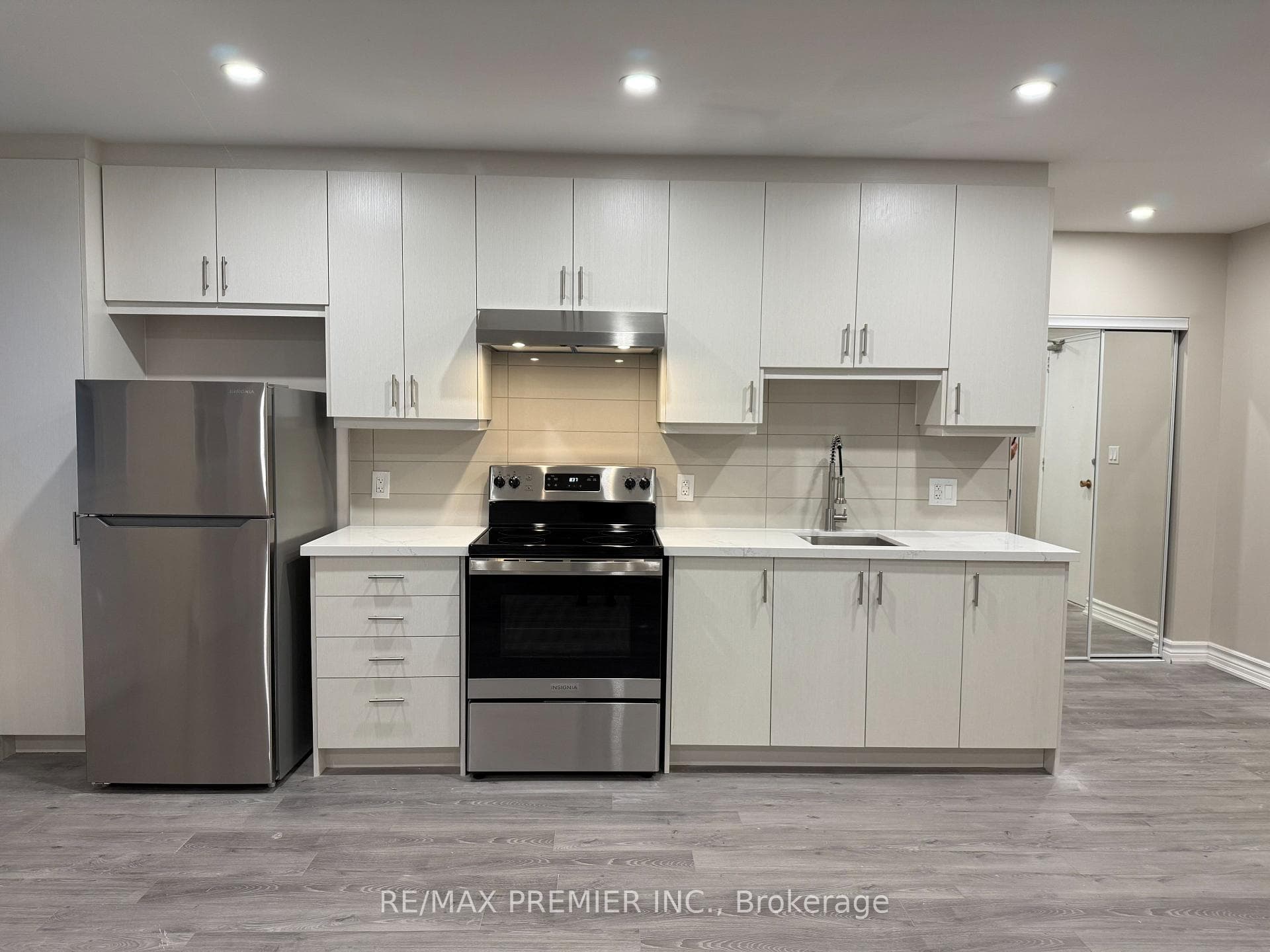 40 Torbolton Drive Unit 2, Etobicoke (West Mall / Rexdale), ON M9W 3Y2 - Photo 1