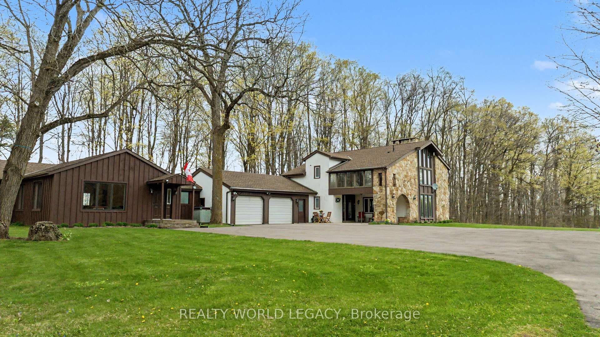 2236 Centre Road, Hamilton