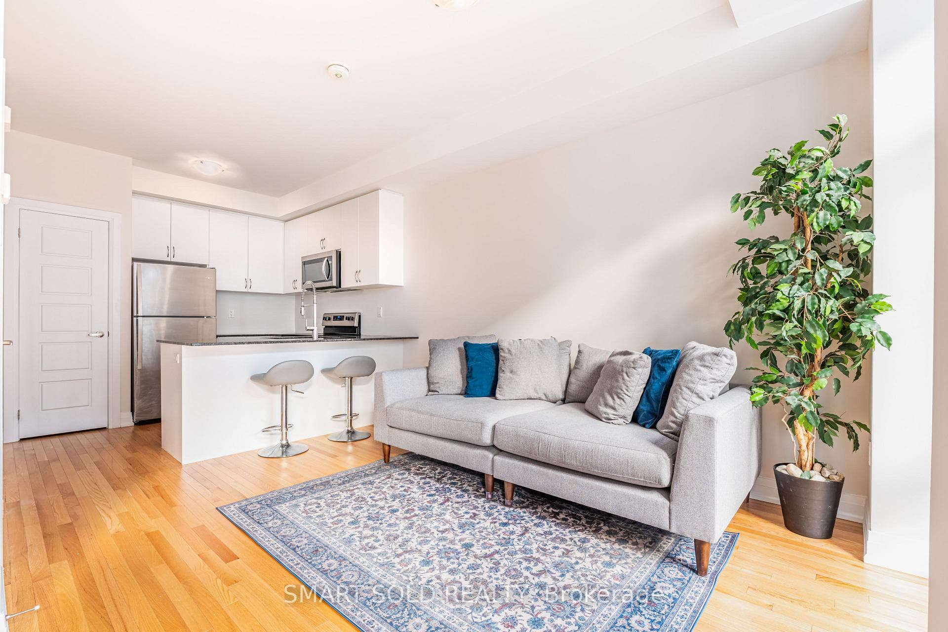 713 Lawrence Avenue Unit 14, York / Weston, ON M6A 1B4 - Photo 1