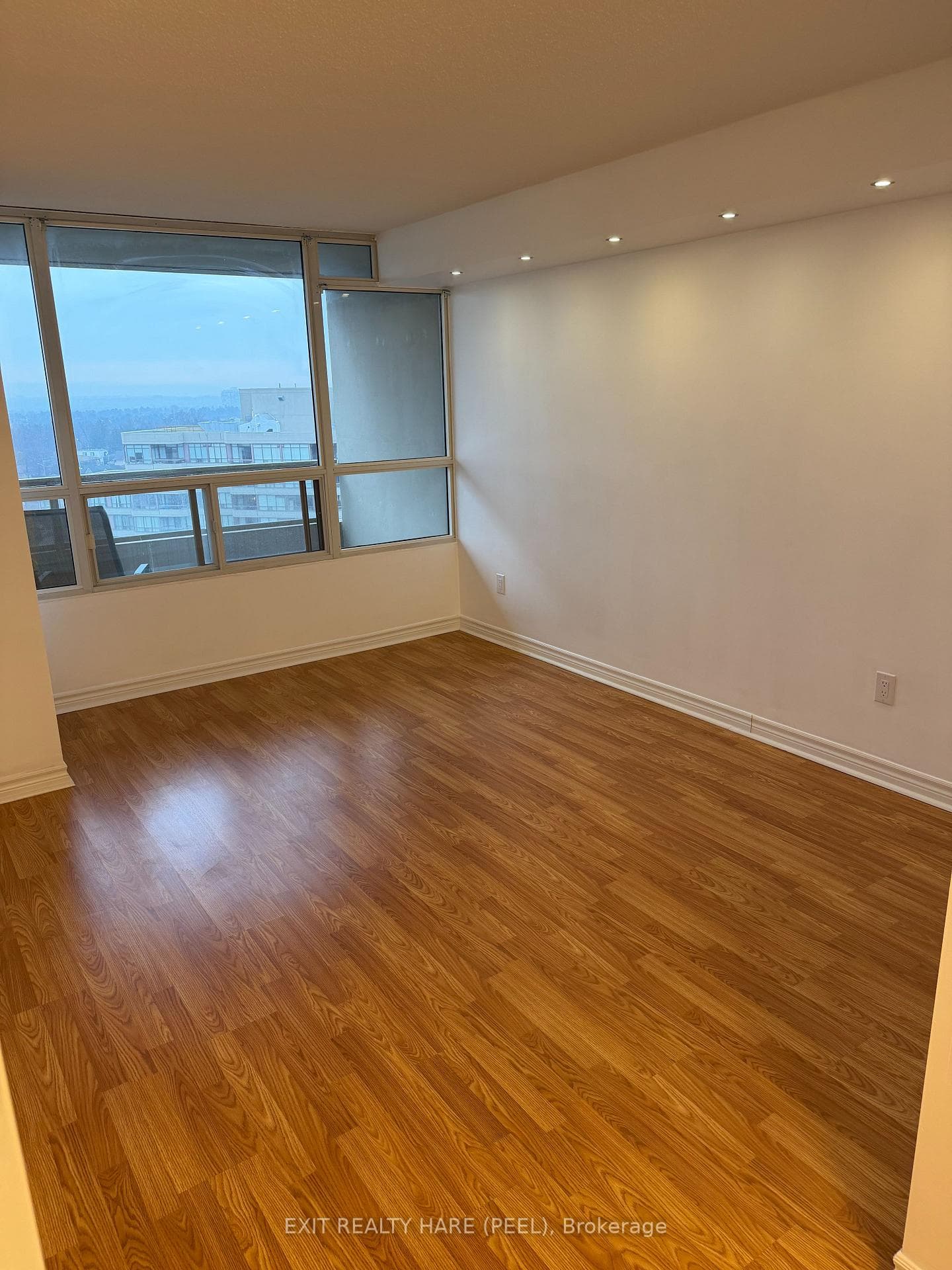 11 Townsgate Drive Unit 1502, Vaughan, ON L4J 8G4 - Photo 1