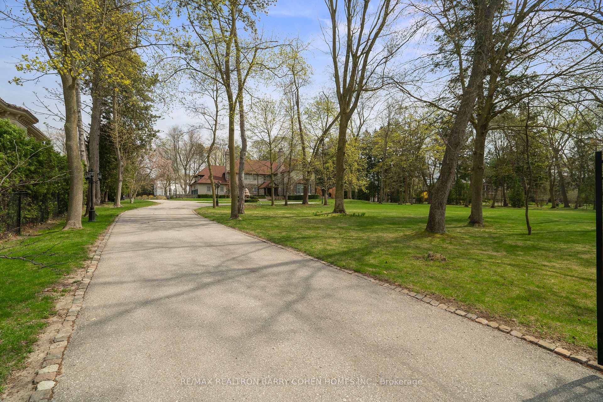 15 Park Lane Circle, Bridle Path / York Mills / Hoggs Hollow, ON M3B 1Z8 - Photo 1