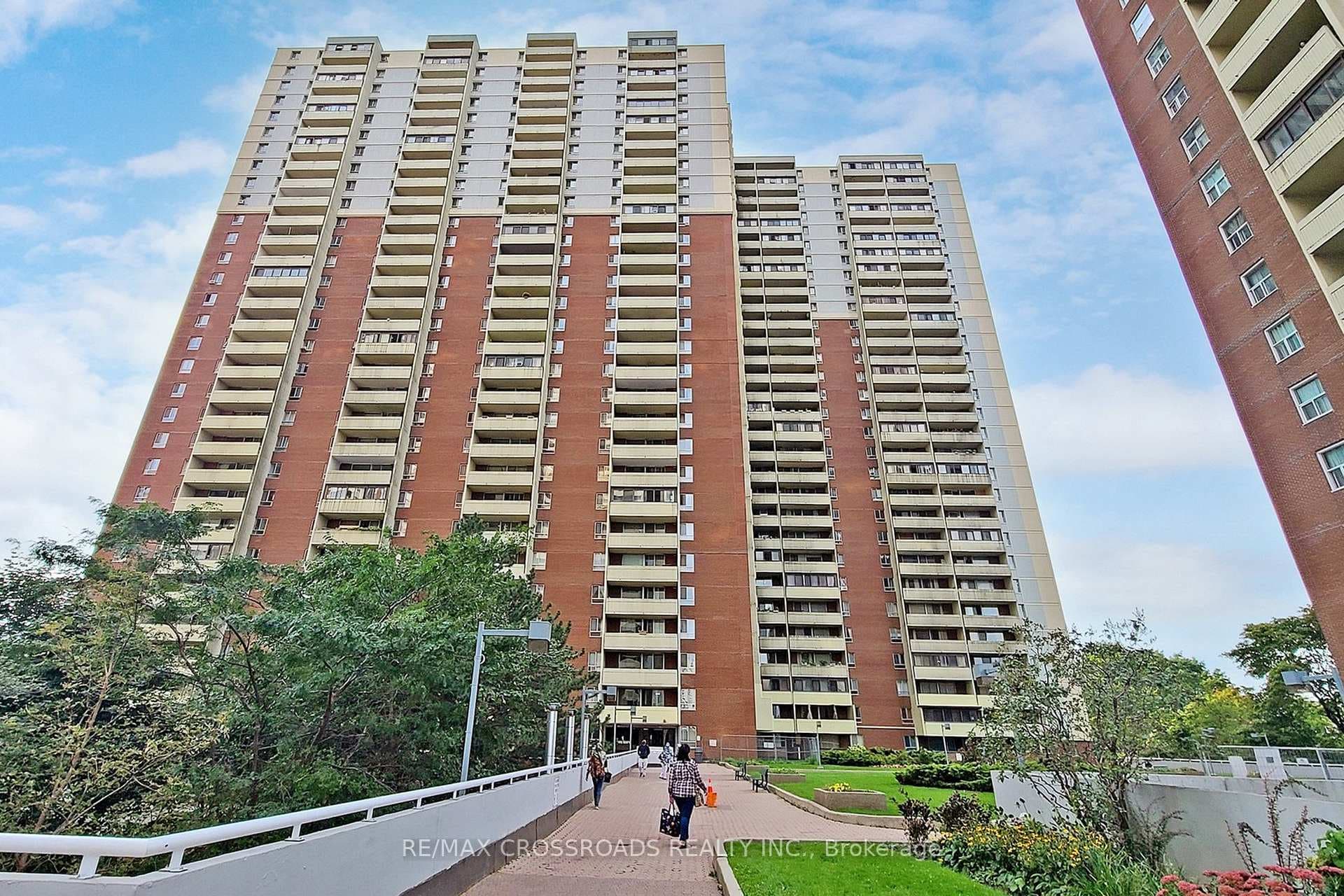 1 Massey Square Unit 716, Danforth / East York, ON M4C 5L4 - Photo 1