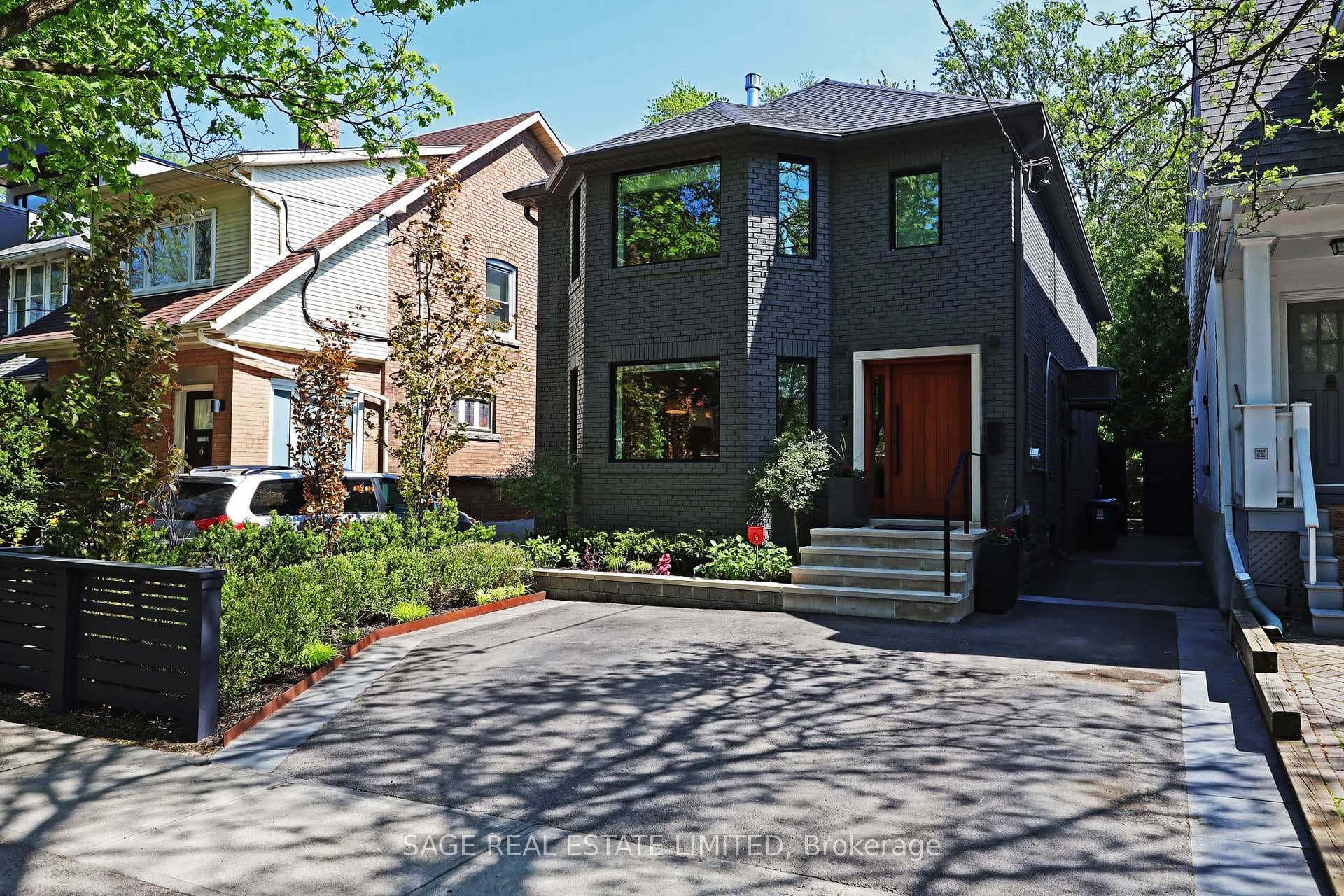 Welcome to 121 Sherwood Avenue!