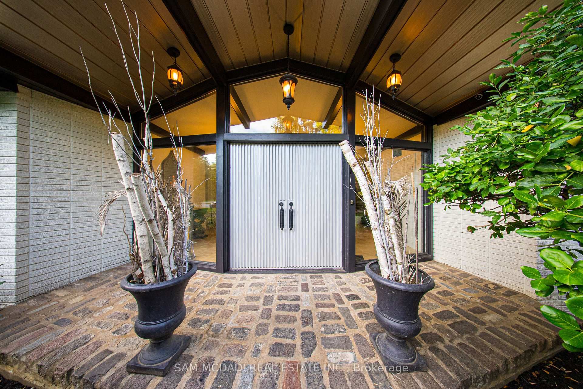 625 Sir Richard's Road, Mississauga, ON L5C 1A3 - Photo 1