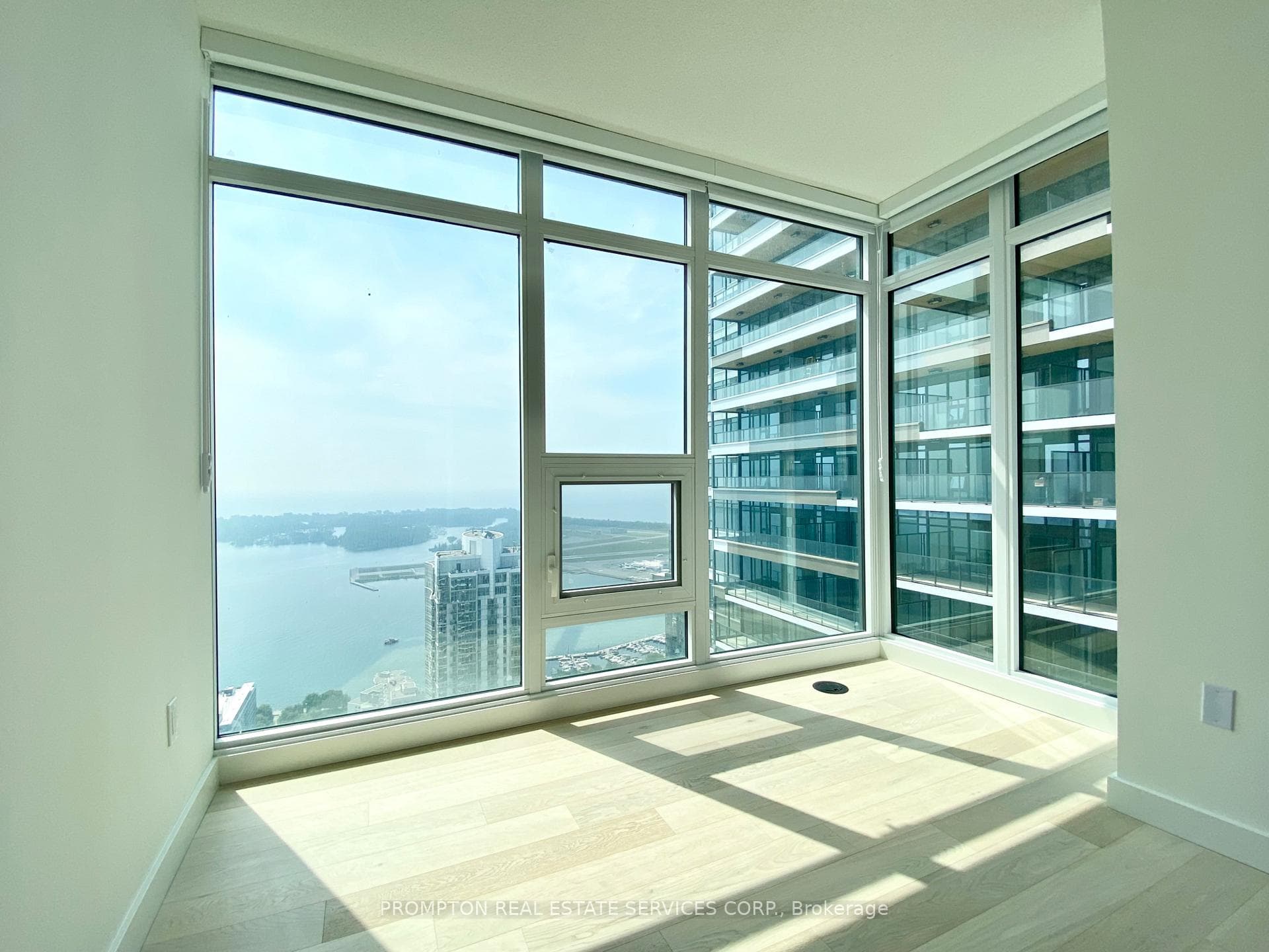 Bedroom with lakeview!