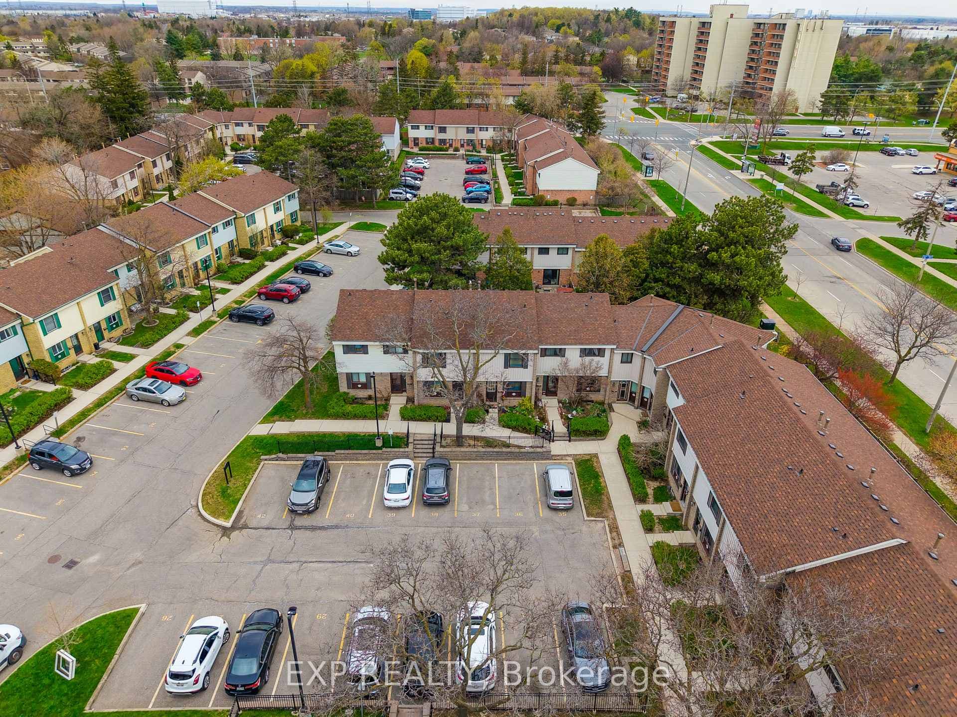 2779 Gananoque Drive Unit 40, Mississauga, ON L5N 2E4 - Photo 1