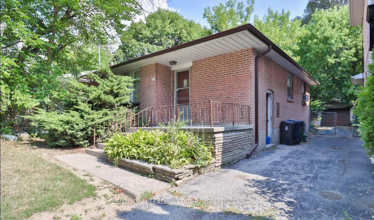11 Collinson Boulevard, North York (Bathurst Manor / Clanton Park), ON M3H 3B7 - Photo 1