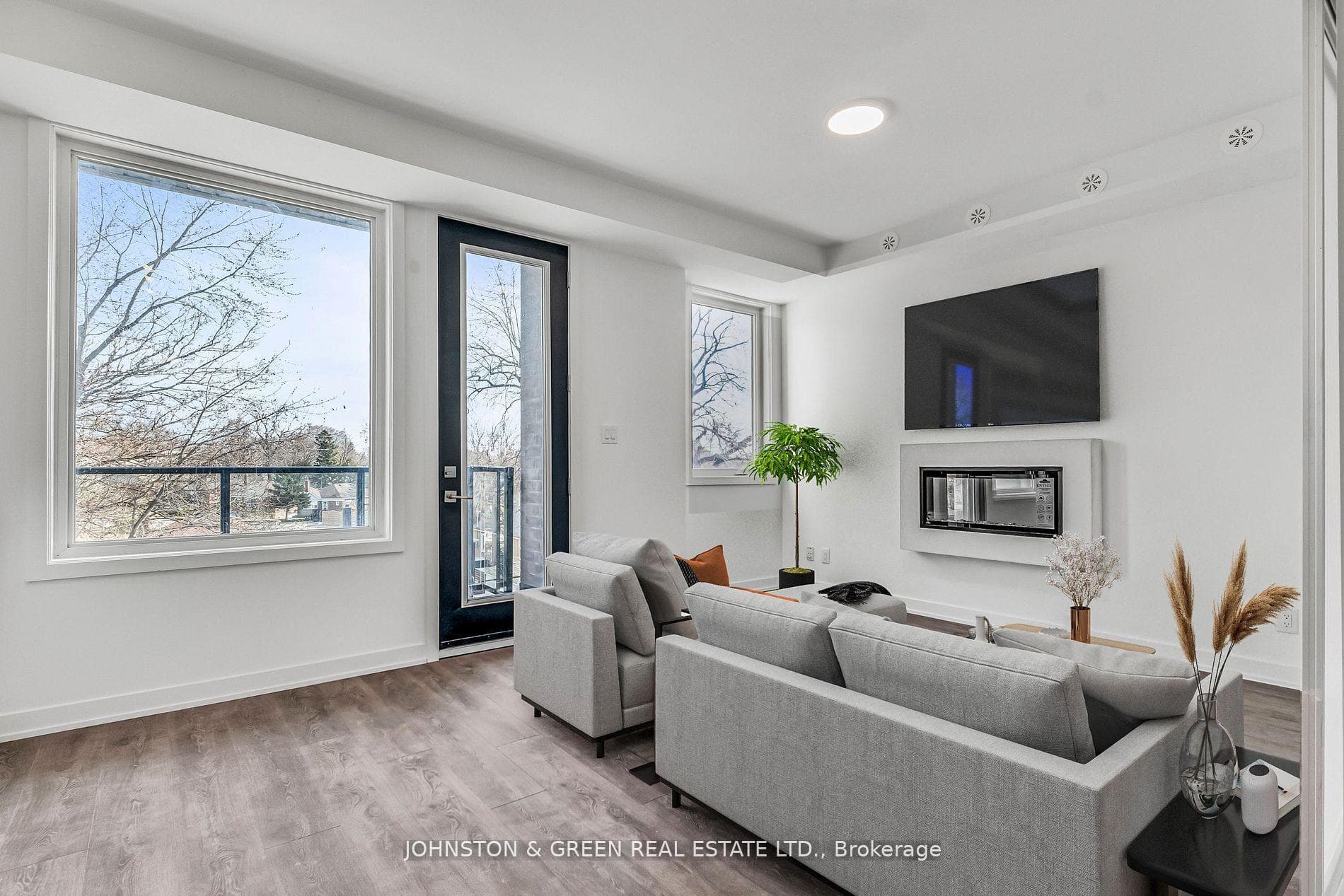 1475 O'Connor Drive Unit 12, Danforth / East York, ON M4B 2V5 - Photo 1
