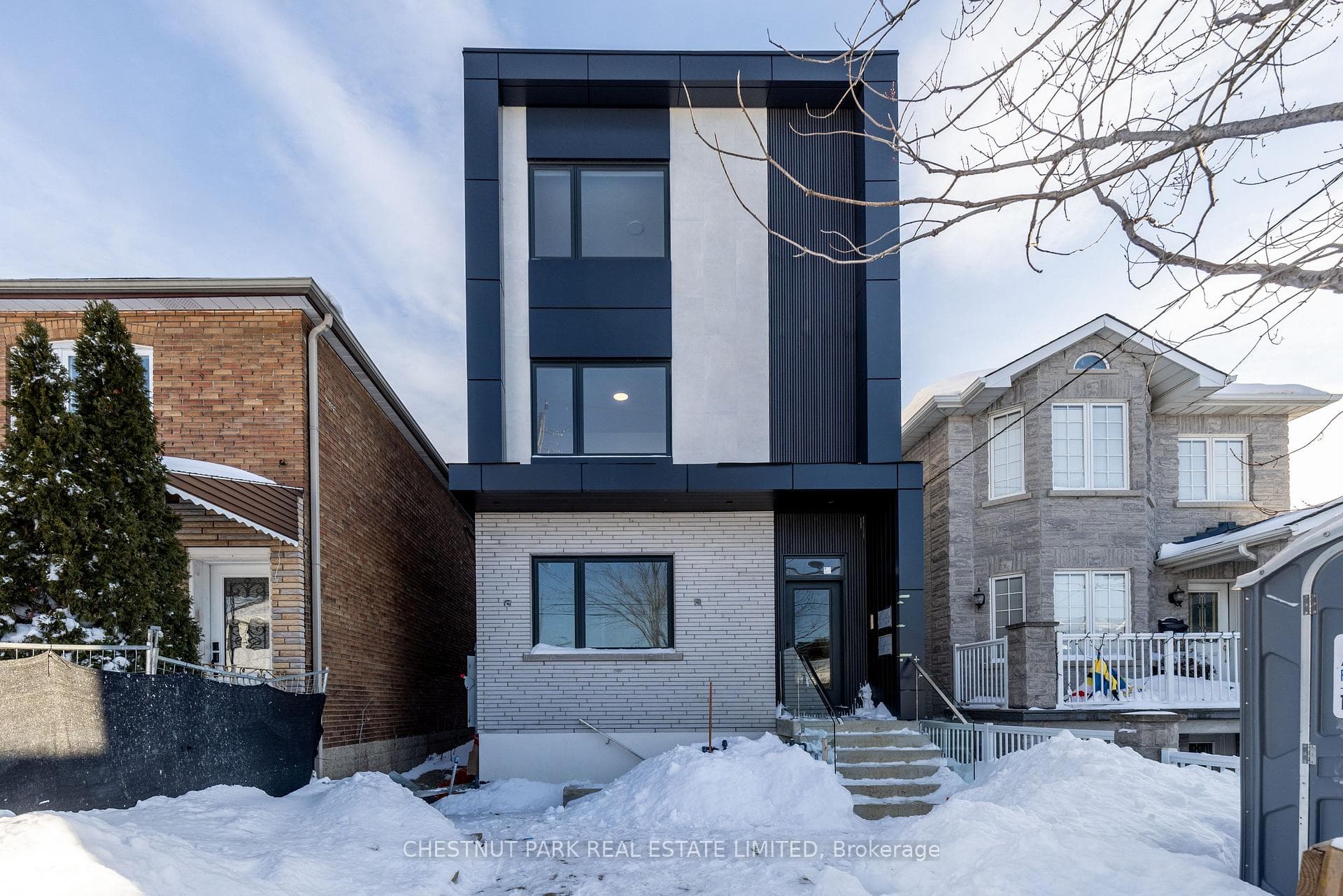 29 Hatherley Road Unit D, Keelesdale / Eglinton West, ON M6E 1V8 - Photo 1