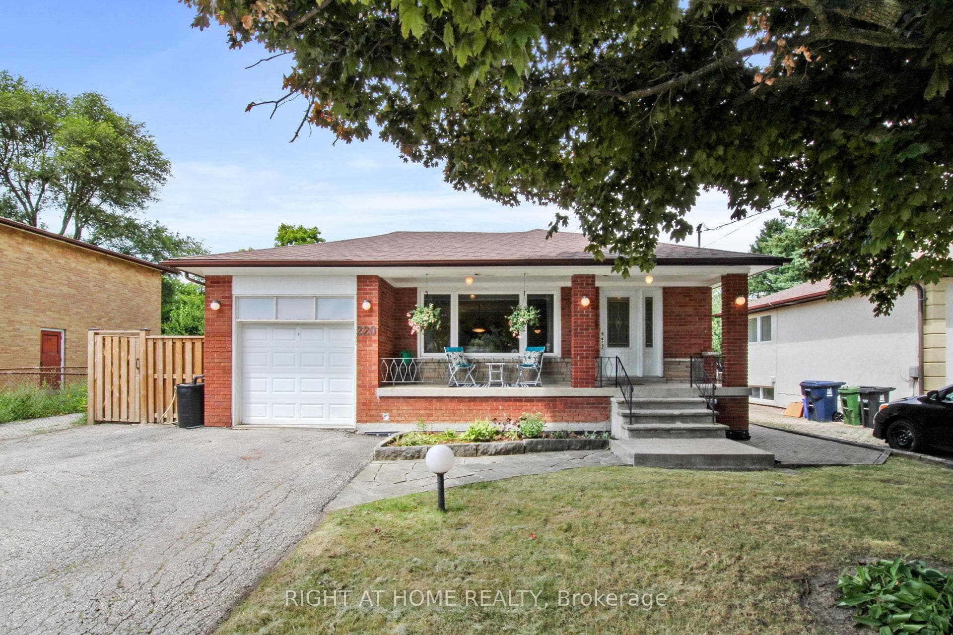 220 Homewood Avenue, Thornhill / Willowdale, ON M2M 1K6 - Photo 1