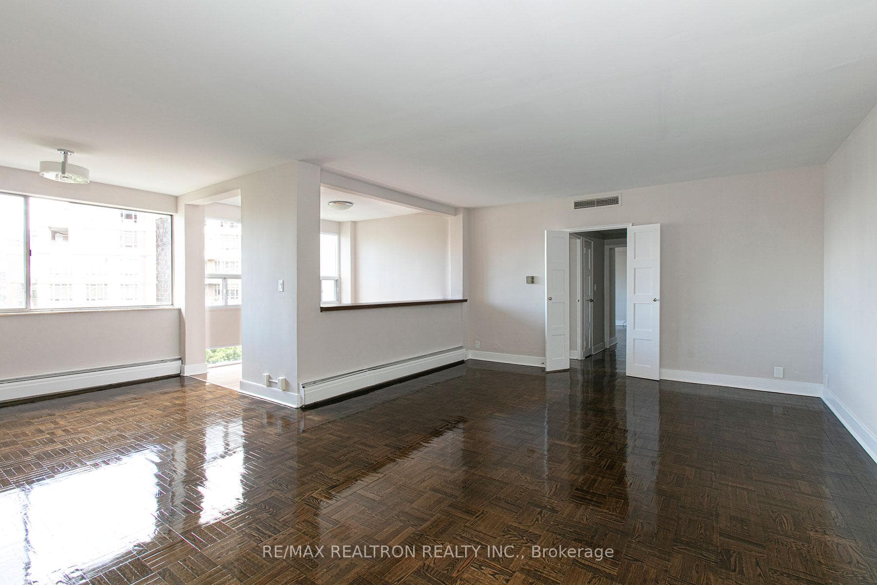 9 Deer Park Crescent Unit 1106, Annex / Yorkville / Summerhill, ON M4V 2C4 - Photo 1