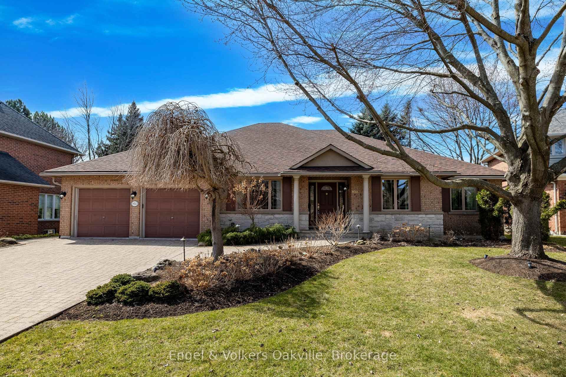 950 Wintergreen Place, Burlington
