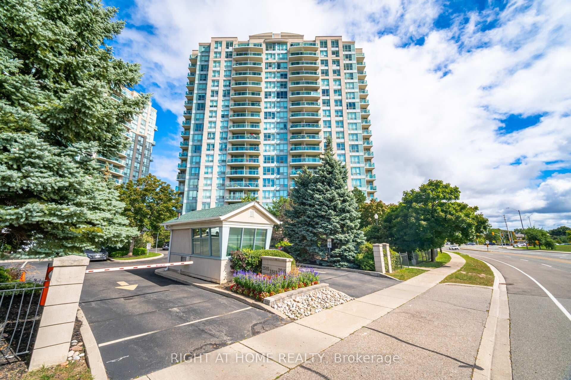 2545 Erin Centre Boulevard Unit 1211, Mississauga, ON L5M 6Z9 - Photo 1