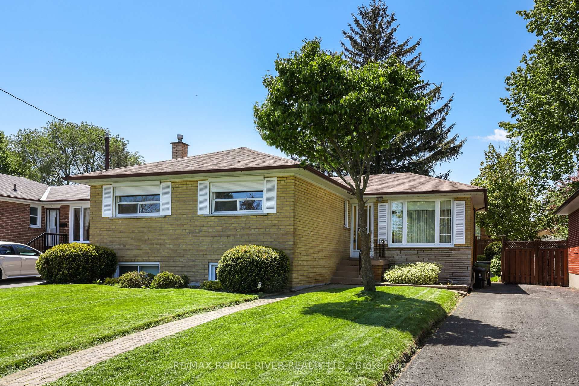 14 Farmbrook Rd