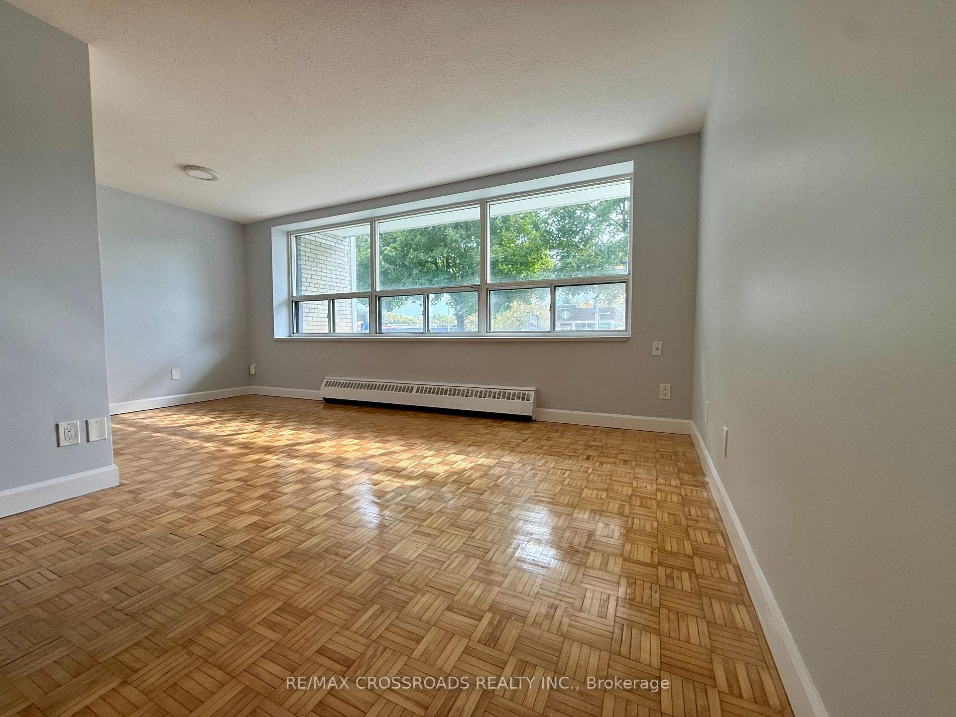 363 Lakeshore Road Unit 103, Mississauga, ON L5G 1H7 - Photo 1