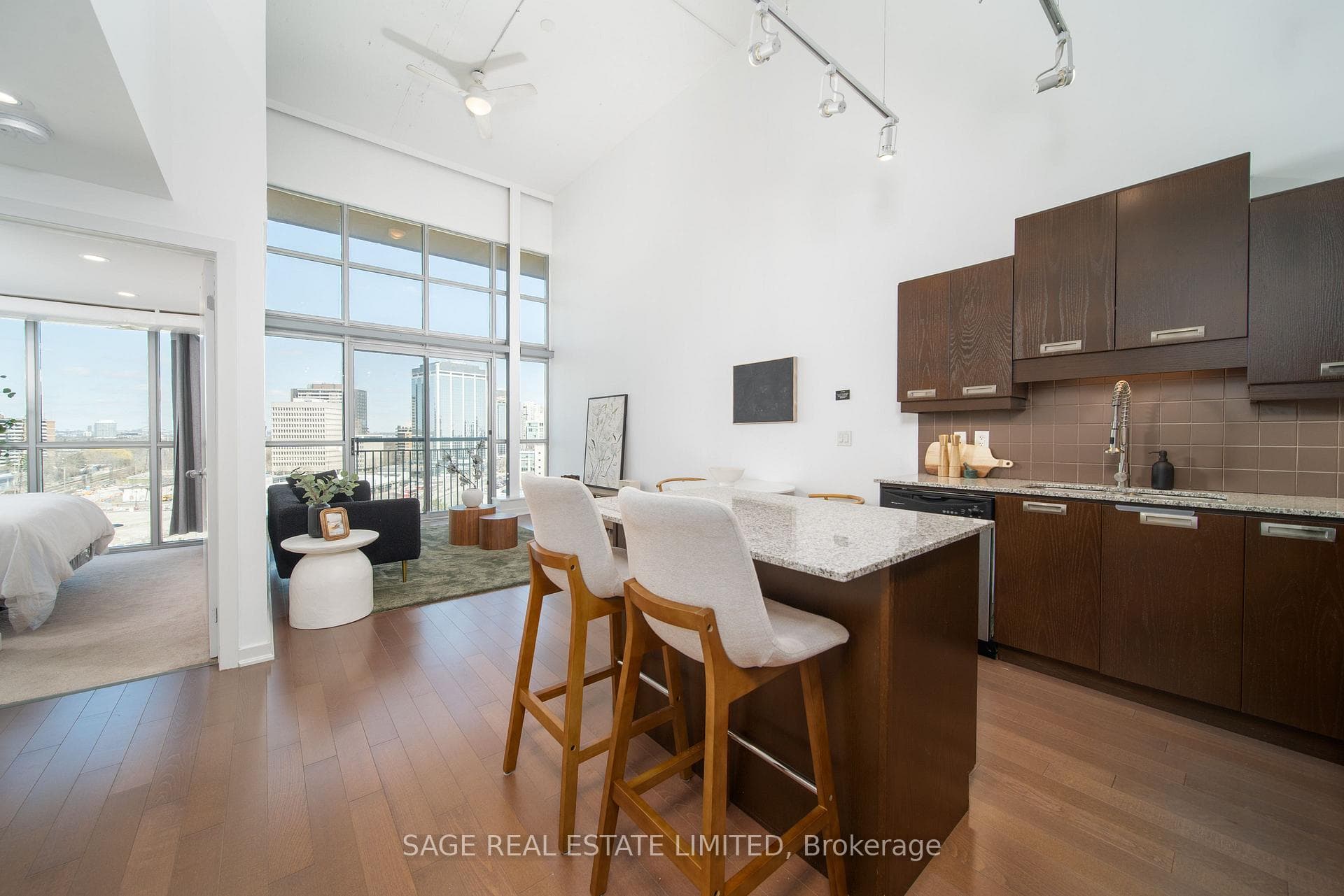 2 Fieldway Road Unit 803, Etobicoke (Islington / Rexdale), ON M8Z 0B9 - Photo 1
