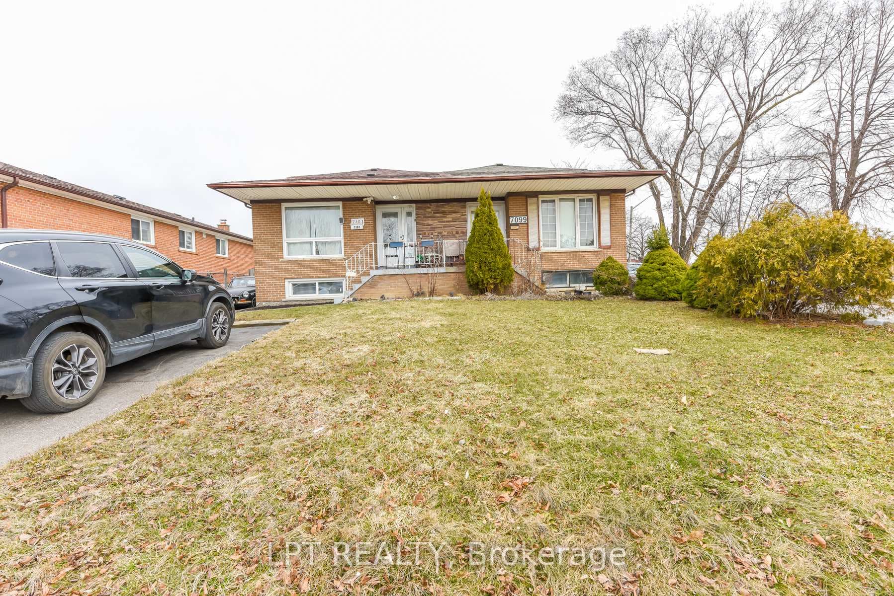 7101 Codlin Avenue, Mississauga, ON L4T 2M3 - Photo 1