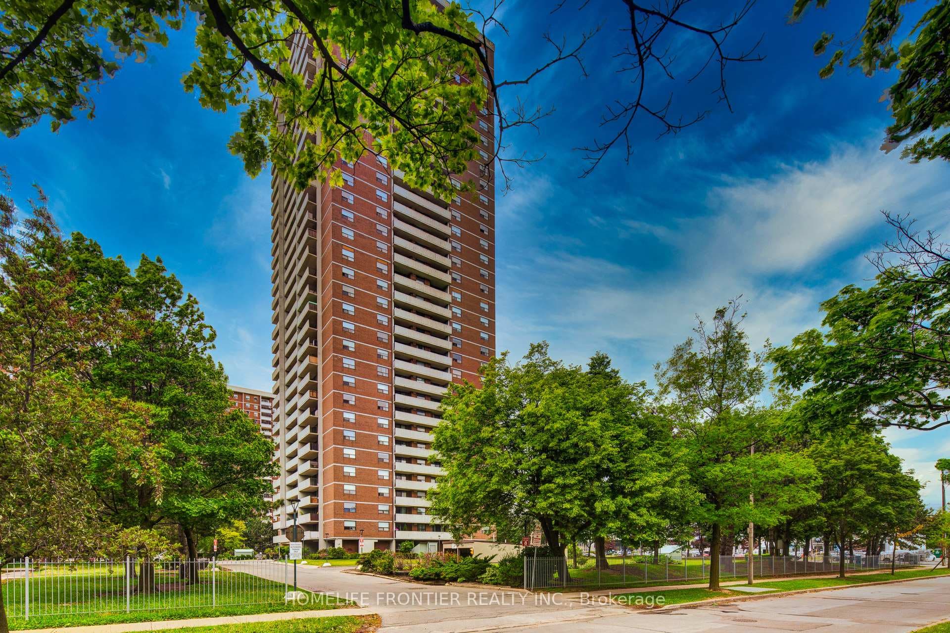 10 Tangreen Court Unit 608, Thornhill / Willowdale, ON M2M 4B9 - Photo 1