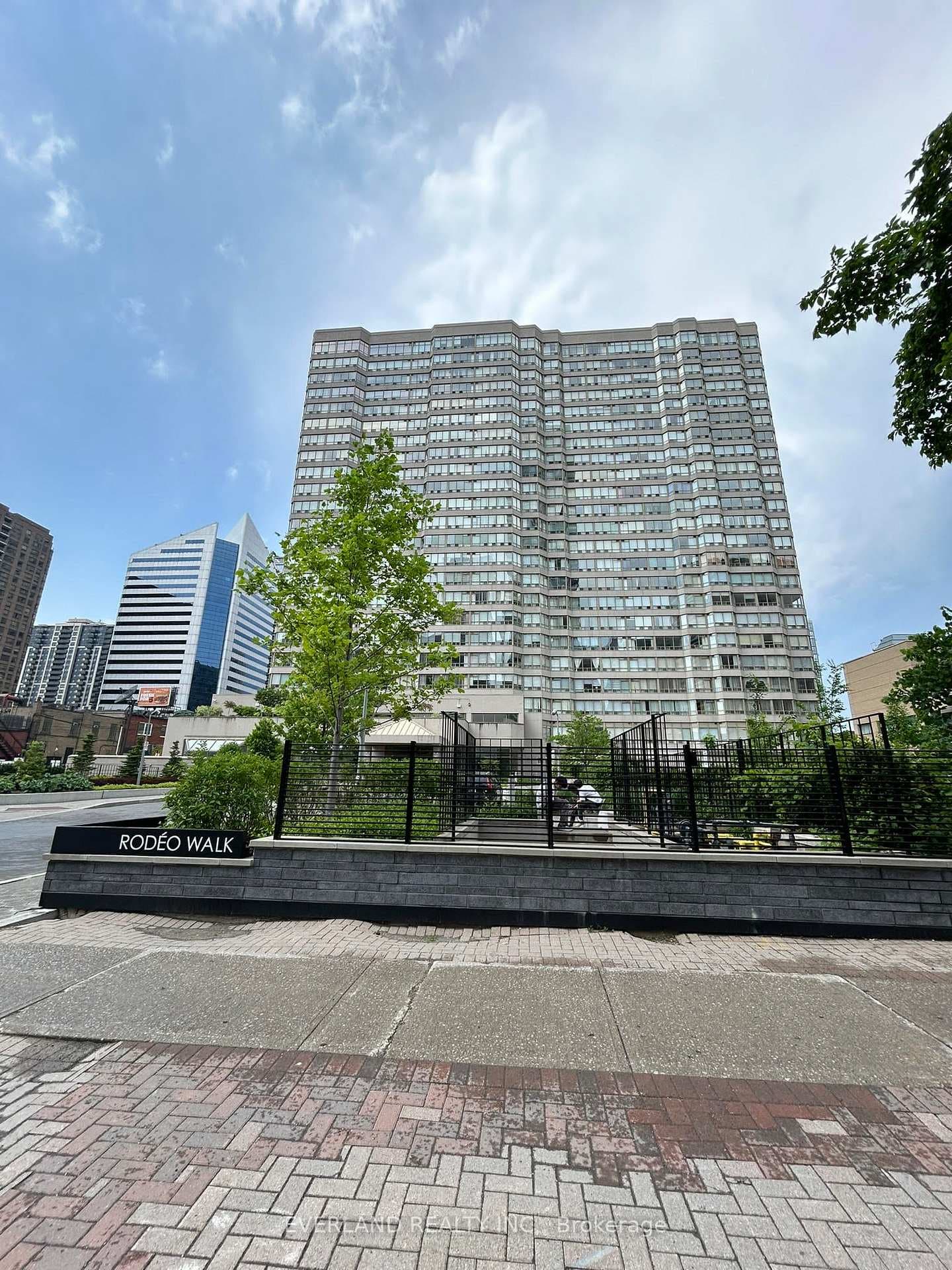 30 Greenfield Avenue Unit 2208, Willowdale / Newtonbrook, ON M2N 6N3 - Photo 1