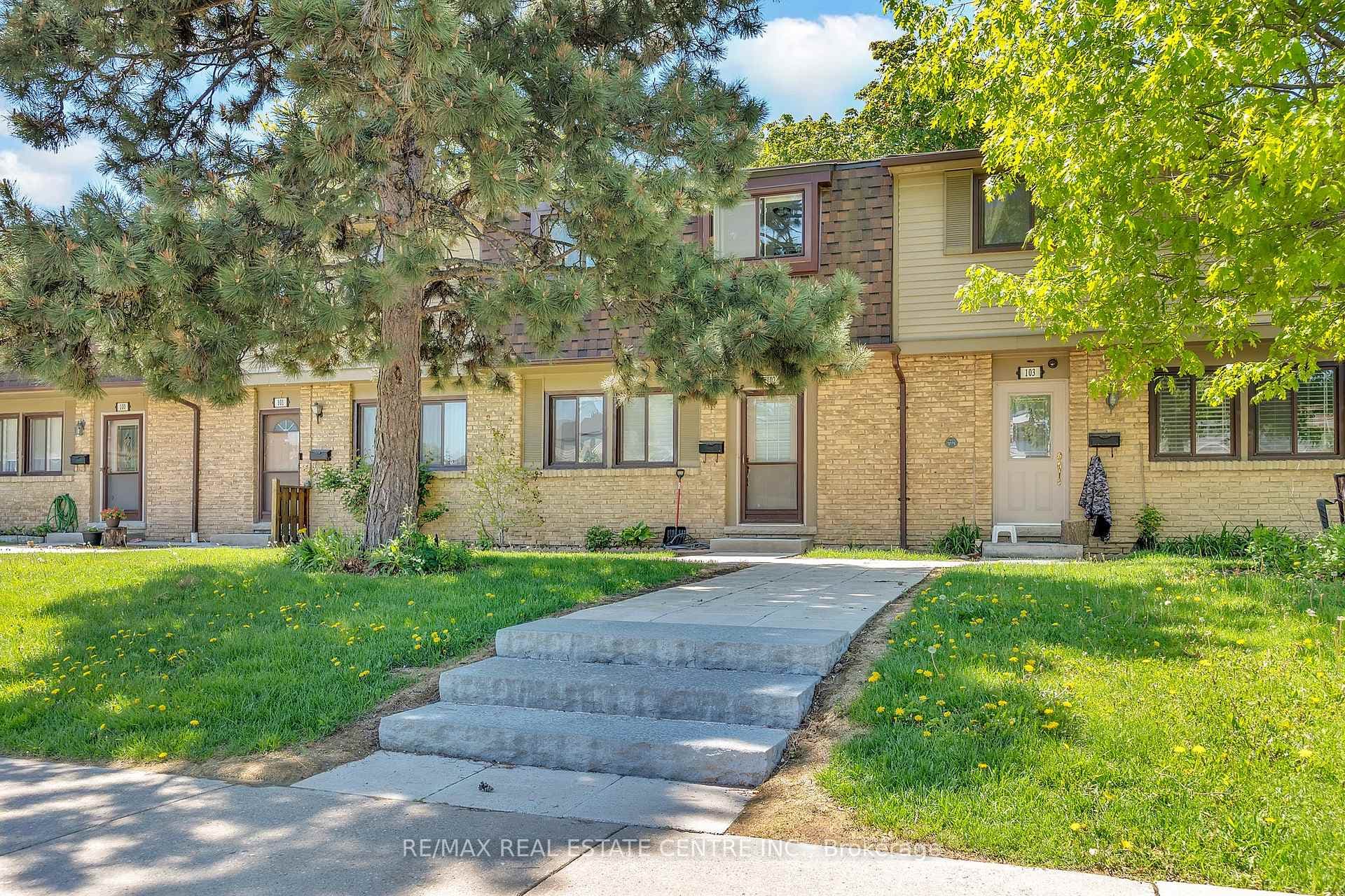 105 Hansen Road Unit 102, Brampton, ON L6V 3C9 - Photo 1