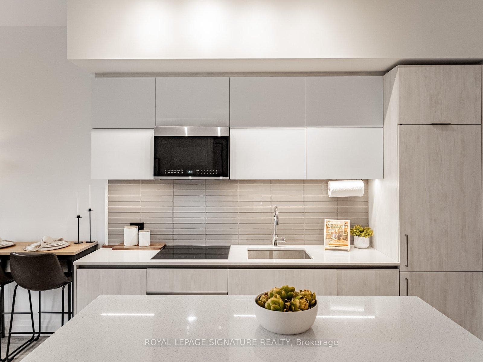 21 Park Street Unit 102, Mississauga, ON L5G 0C2 - Photo 1