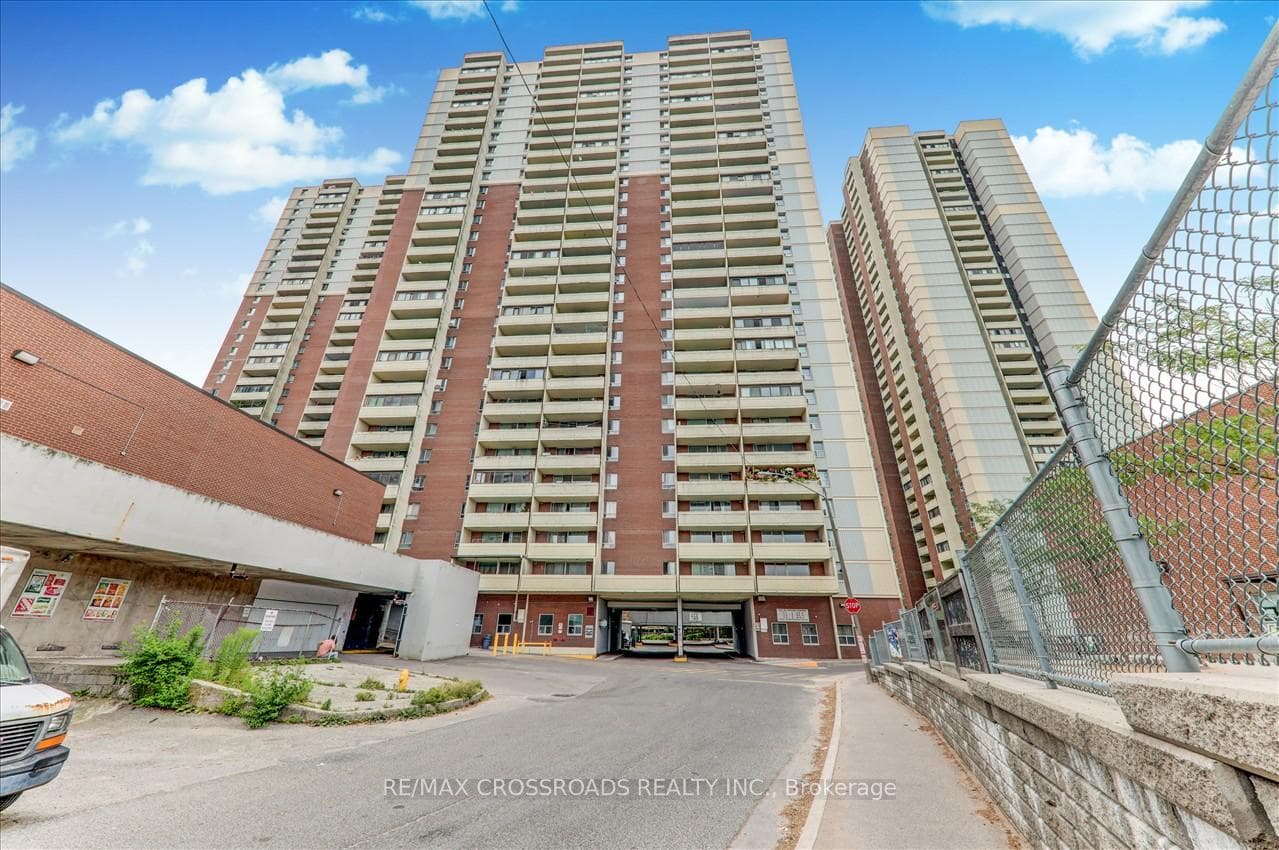 5 Massey Square Unit 910, Danforth / East York, ON M4C 5L6 - Photo 1