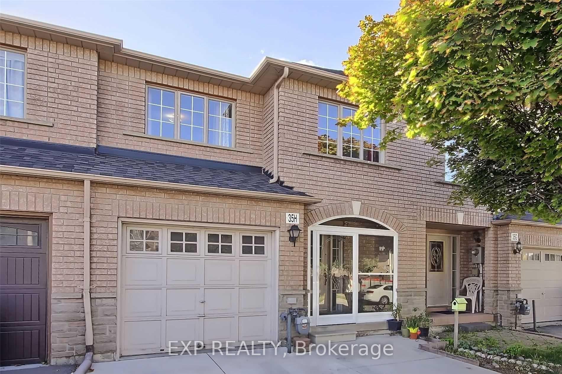35H View Green Crescent Unit # UPPER, Etobicoke (West Mall / Rexdale), ON M9W 7E1 - Photo 1