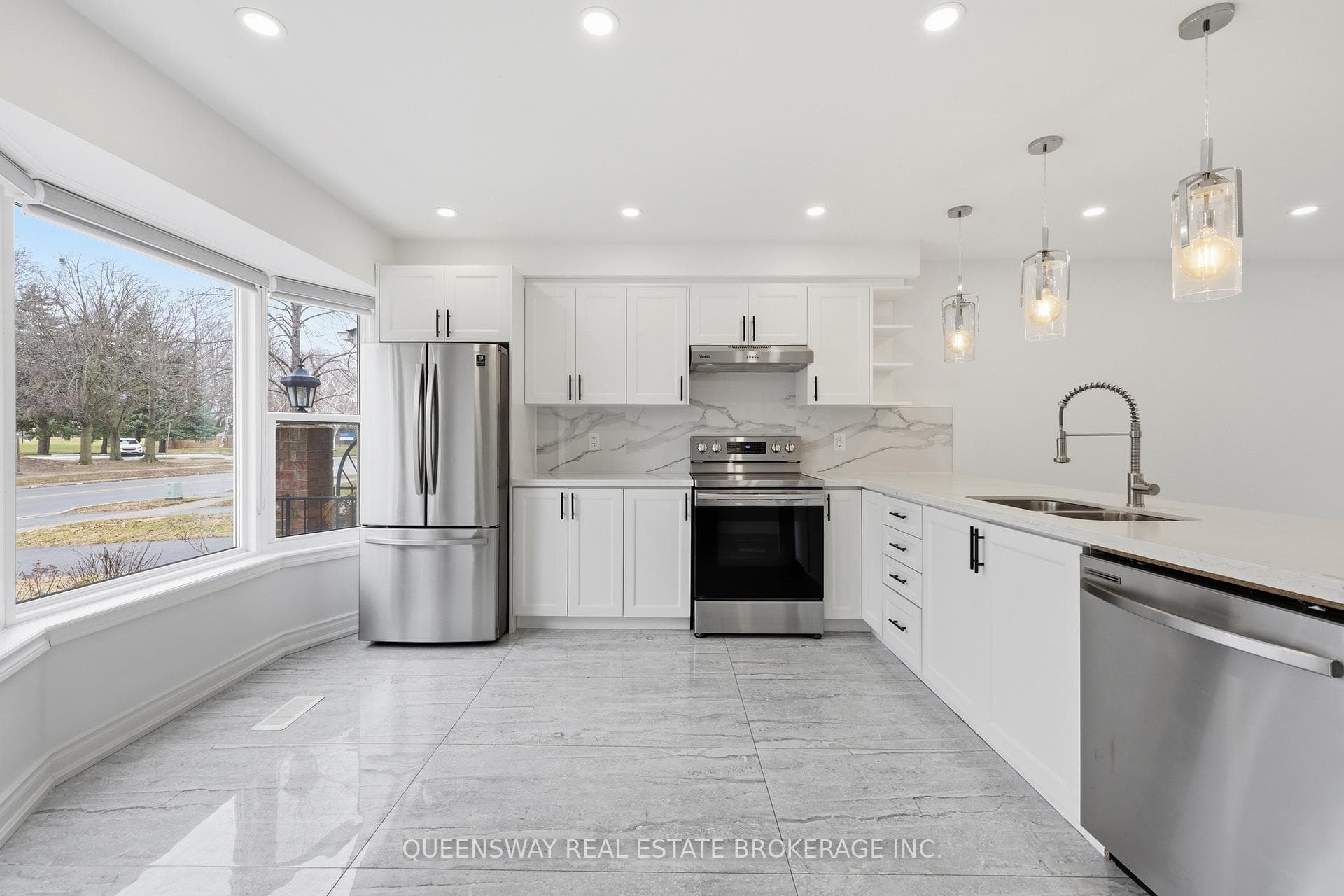 4196 Longmoor Drive Unit 1, Burlington, ON L7L 5E3 - Photo 1