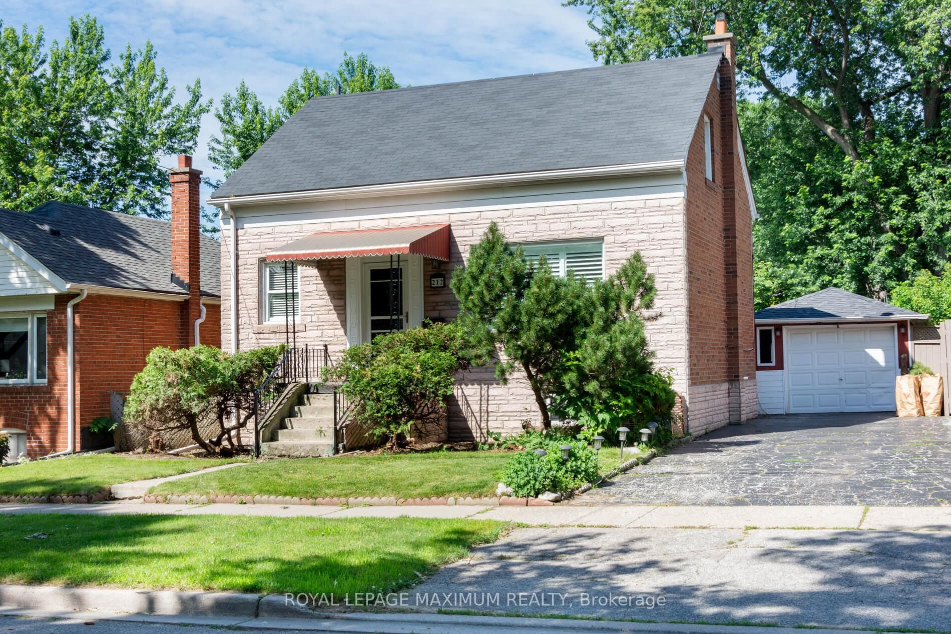 212 Alderbrae Avenue, Toronto W06